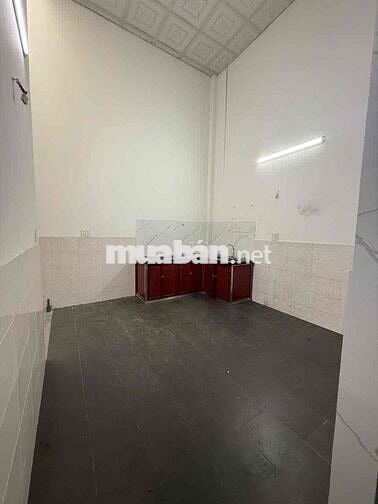 nhà 5x20m đúc lửng trệt trống suốt có 2pn 2wc
