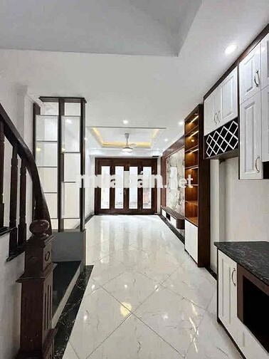 Bán nhà ngõ Bùi Xương Trạch 30m 5 tầng ngõ rộng mt 3,2m giá 7.25 tỷ
