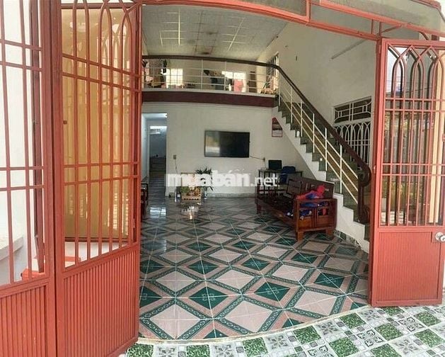 Cần bán nhà gác đúc
DT🌳 120m2 
🚀🎶Kiệt 193 Hà Huy Tập . 
🎉Nhà kiệt