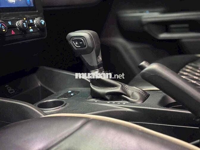 Ford Ranger 2024 XLS 2.0L 4x2 AT. Trả trước 220tr.