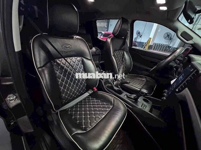 Ford Ranger 2024 XLS 2.0L 4x2 AT. Trả trước 220tr.