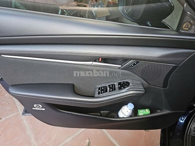 Mazda 3 phiên bản 1.5L Deluxe, sản xuất năm 2022, màu xanh dương thanh