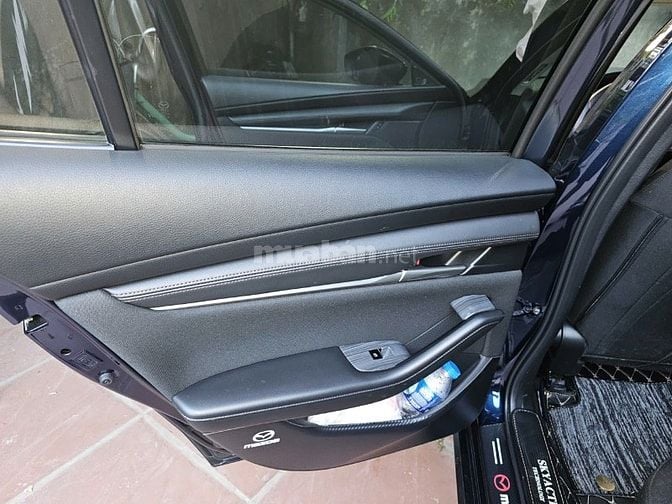 Mazda 3 phiên bản 1.5L Deluxe, sản xuất năm 2022, màu xanh dương thanh