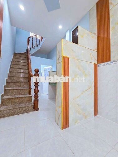 Bán nhà đường Quốc Lộ 50 DT.2m5×9m5 } 1 Lầu 1 Lững 3 Phòng 1 toilet.