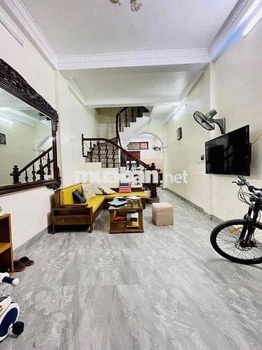 Bán nhà đẹp ngõ Pháo Đài Láng 40m 6 tầng ở ngay 30 ra ô tô giá 9,9 tỷ