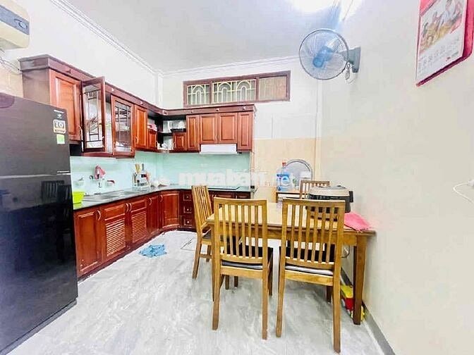 Bán nhà đẹp ngõ Pháo Đài Láng 40m 6 tầng ở ngay 30 ra ô tô giá 9,9 tỷ