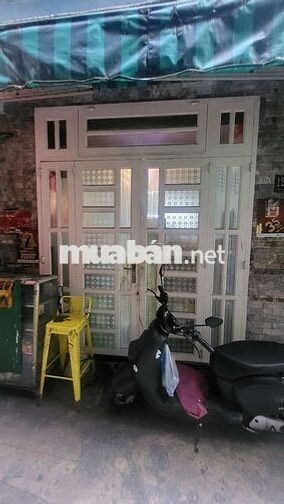 Nhà hẻm thông 3 đường, 13,7m2, 4 tầng, 4 p.ngủ, Đ. Trần Hưng Đạo, Q.1