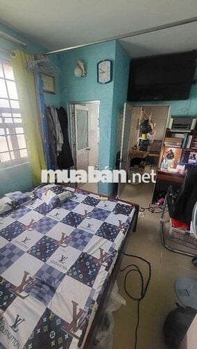 Nhà hẻm thông 3 đường, 13,7m2, 4 tầng, 4 p.ngủ, Đ. Trần Hưng Đạo, Q.1