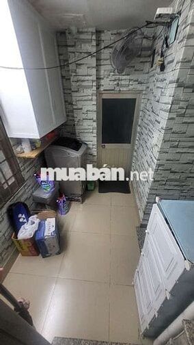 Nhà hẻm thông 3 đường, 13,7m2, 4 tầng, 4 p.ngủ, Đ. Trần Hưng Đạo, Q.1