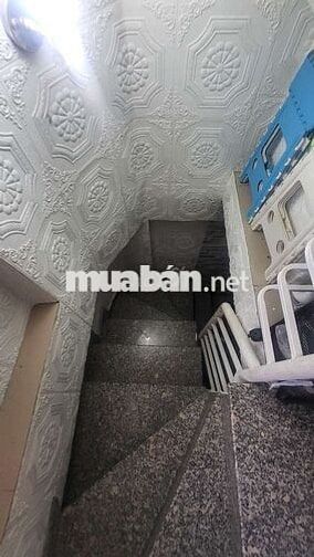 Nhà hẻm thông 3 đường, 13,7m2, 4 tầng, 4 p.ngủ, Đ. Trần Hưng Đạo, Q.1