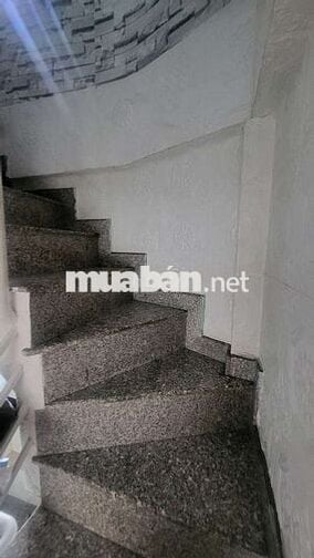 Nhà hẻm thông 3 đường, 13,7m2, 4 tầng, 4 p.ngủ, Đ. Trần Hưng Đạo, Q.1