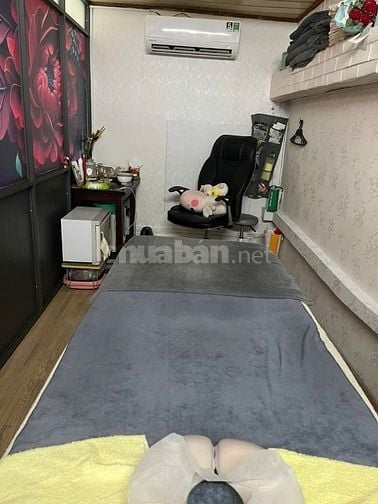 Sang spa nhỏ gần ngã 4 Hàng Xanh, Xô Viết Nghệ Tĩnh, Bình Thạnh