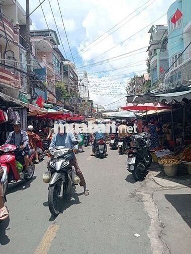 Nhà mặt tiền chợ nhị Thiên đường p5 q8 DT 4 x 20m trệt 1 lững+ lầu