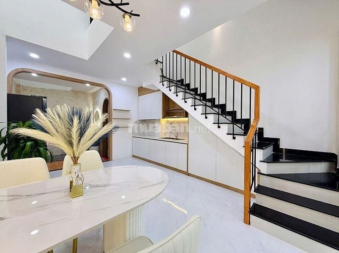SANG TÊN NGAY, ĐƯỜNG LÝ THÁI TỔ, Giá 6Tỷ790 - 40m2, SH chính chủ.