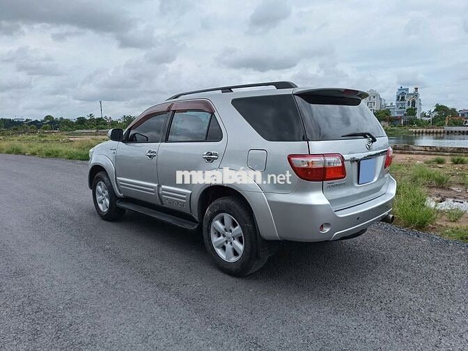 Toyota Fortuner 2012 số tự động máy xăng 2 cầu
