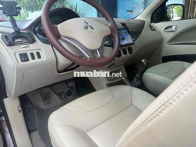 Mitsubishi Zinger 2012 8 chổ