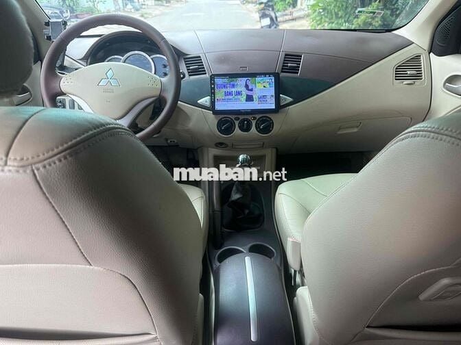 Mitsubishi Zinger 2012 8 chổ
