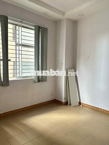 Căn hộ mặt tiền, cho thuê 2 phòng ngủ 15-20m2, sát bên UEF, HBU