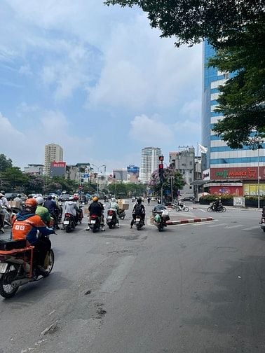 Bán nhà phố Tây Sơn ô tô đỗ, thang máy, DT 42m2, 6t, mt 4m, ở ngay.