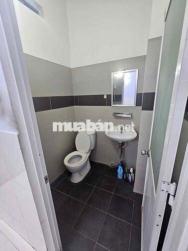 phòng đúc 1 nữ ở 12m có gác đúc, cửa sổ thoáng
