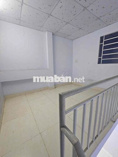 phòng đúc 1 nữ ở 12m có gác đúc, cửa sổ thoáng