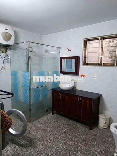 Cho thuê nhà ở 86 m2 ba phòng ngủ, gần siêu thị GO