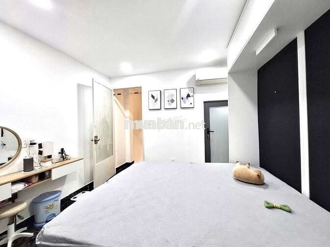 Đường Trần Hưng Đạo Q5,DTSD 40,2PN,2WC.Hoàn Công Đủ,Vào Ở Ngay........
