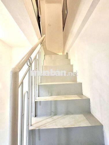 Đường Trần Hưng Đạo Q5,DTSD 40,2PN,2WC.Hoàn Công Đủ,Vào Ở Ngay........