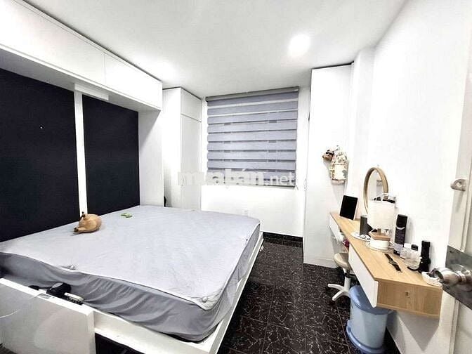 Đường Trần Hưng Đạo Q5,DTSD 40,2PN,2WC.Hoàn Công Đủ,Vào Ở Ngay........