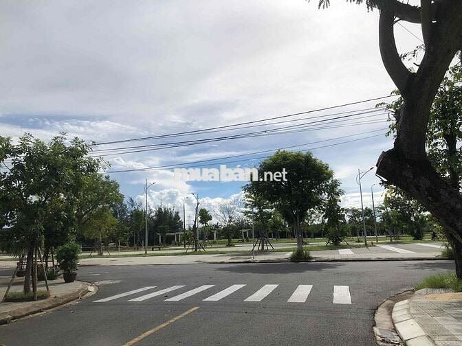 NHÀ ĐẸP NGAY CÔNG VIÊN- ĐƯỜNG 7m5 THOÁNG MÁT