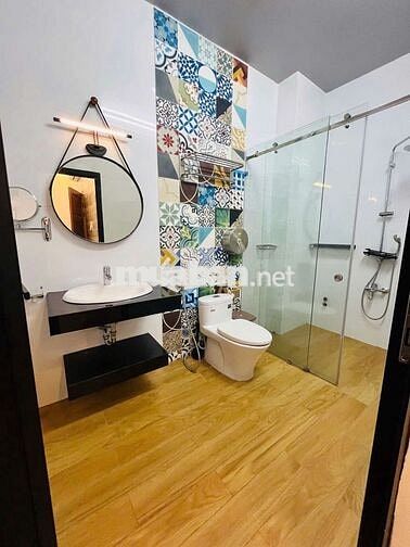CHO THUÊ NHÀ TRỆT 4 LẦU 8PN SẴN NỘI THẤT TRỤC CHÍNH NAM LONG GIÁ 30TR
