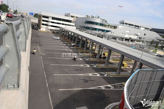 Cho Thuê Mặt tiền 4000m NGAY CỔNG Ra Ga T3. Sân bay Tân Sơn nhất. TB.