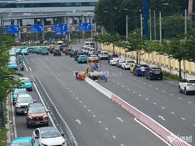 Cho Thuê Mặt tiền 4000m NGAY CỔNG Ra Ga T3. Sân bay Tân Sơn nhất. TB.