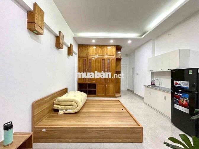 Phòng có ban côg, rộng rãi, ở 3 bạn, xe thì free, tiện qua STU, SGU,..