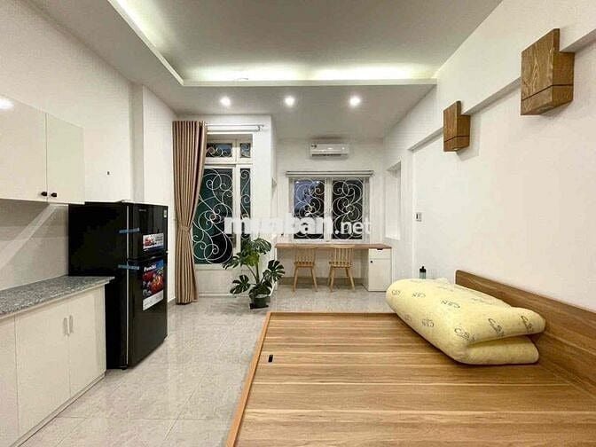 Phòng có ban côg, rộng rãi, ở 3 bạn, xe thì free, tiện qua STU, SGU,..