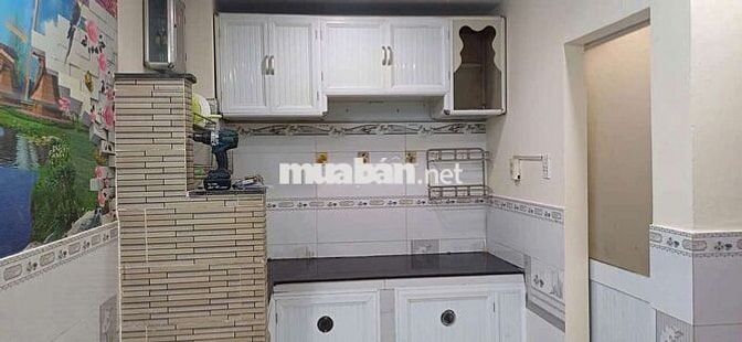 Cho thuê nhà t15 apđ q12 giá 3tr5 có máy lanh