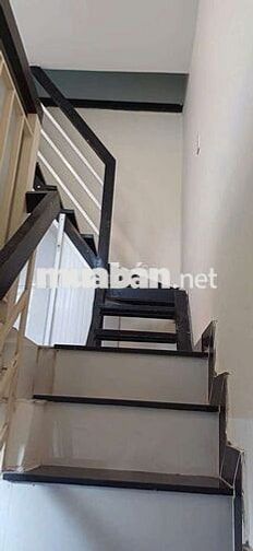Cho thuê nhà t15 apđ q12 giá 3tr5 có máy lanh