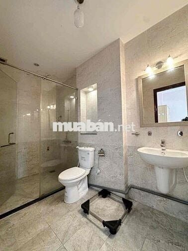 Phòng rộng rãi ban công, ở 4ng, sát TDT, Quận 7, KDC Trung Sơn