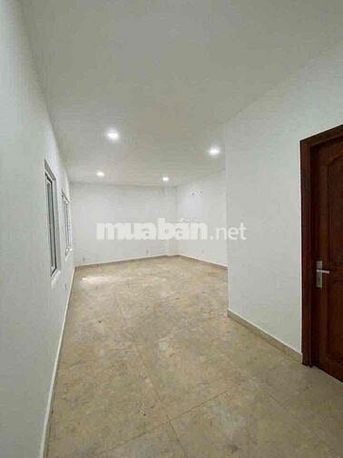 CHO THUÊ NHÀ FULL ỐP KÍNH CÓ THANG MÁY NGAY 2B CAO THẮNG QUẬN 3