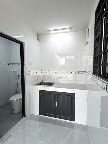 CHO THUÊ PHÒNG TRỌ MẶT TIỀN ĐỐI DIỆN BV HOÀN MỸ DTSD 40M2 GIÁ 2.8TR