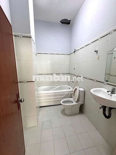 CHO THUÊ NHÀ TRỆT LỬNG LẦU SÂN ĐẬU OTO 4PN KDC 586 GIÁ 8.5TR/THÁNG