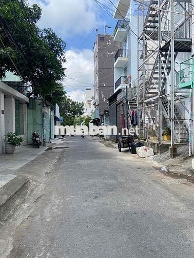 Gia đình cần bán nhà c4 đang cho thuê diện tích 100m2 giá 1ty050tr