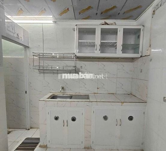 Phòng 1 trệt 1 lầu gần Đại Học Luật 3.5triệu