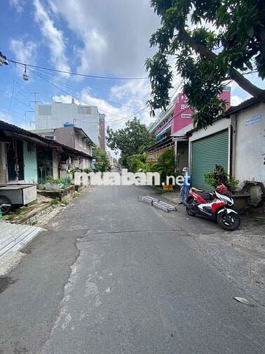Gia đình cần bán nhà c4 đang cho thuê diện tích 100m2 giá 1ty050tr