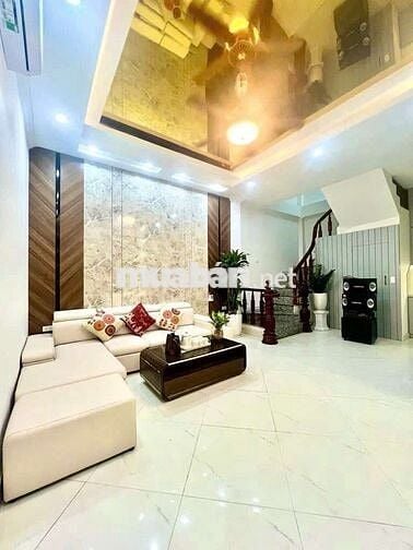 🏠 Nhà xây kiên cố, chắc chắn, vị trí đắc địa gần Ngã Tư Sở – tiện ích