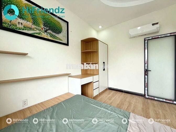 Cho thuê Studio Ban công rộng, Full nội thất Tại Công viên làng hoa.