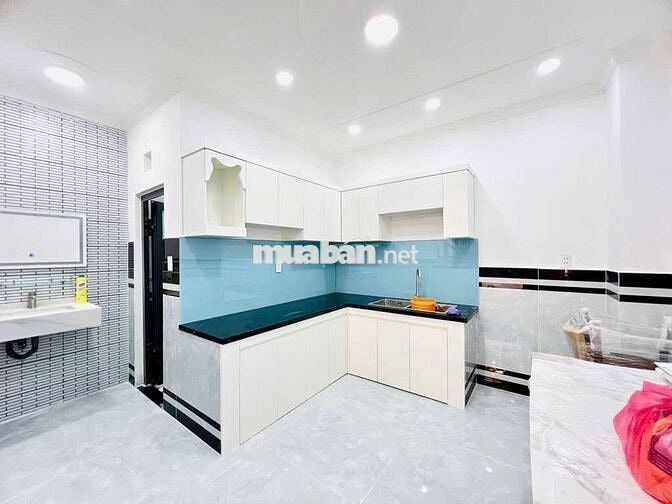 Hẻm 5m thông, 2 tầng đẹp, 4.5x11, Dương Thị Mười , kề Gò Vấp - hơn 4Tỷ
