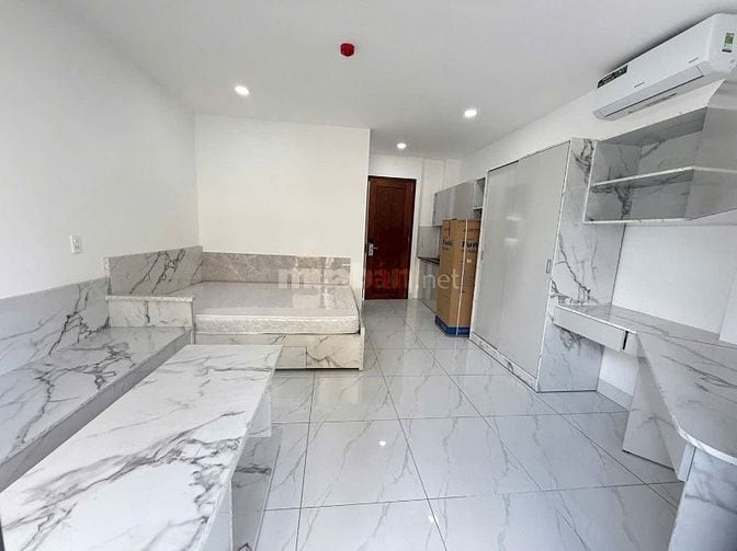 Bán tòa nhà 6 Lầu, căn hộ dịch vụ góc 3 mặt hẻm 6m Chu Văn An, P12