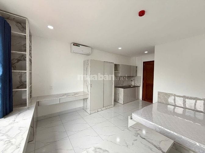 Bán tòa nhà 6 Lầu, căn hộ dịch vụ góc 3 mặt hẻm 6m Chu Văn An, P12
