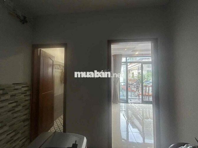 PHÒNG TRỌ LẦU 1 BAN CÔNG  GIÁ SINH VIÊN